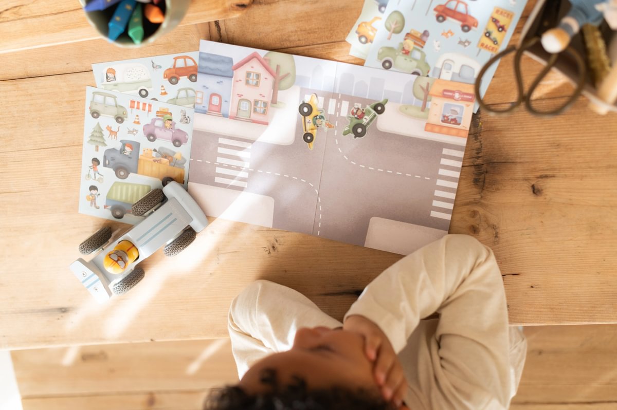 Little Dutch lipdukų istorijų knygelė „Jim ir draugai“ - Image 6