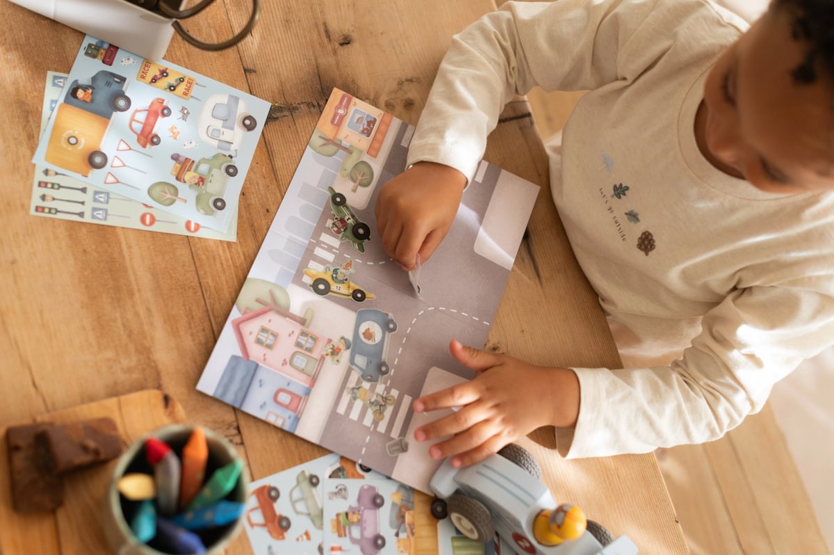 Little Dutch lipdukų istorijų knygelė „Jim ir draugai“ - Image 5