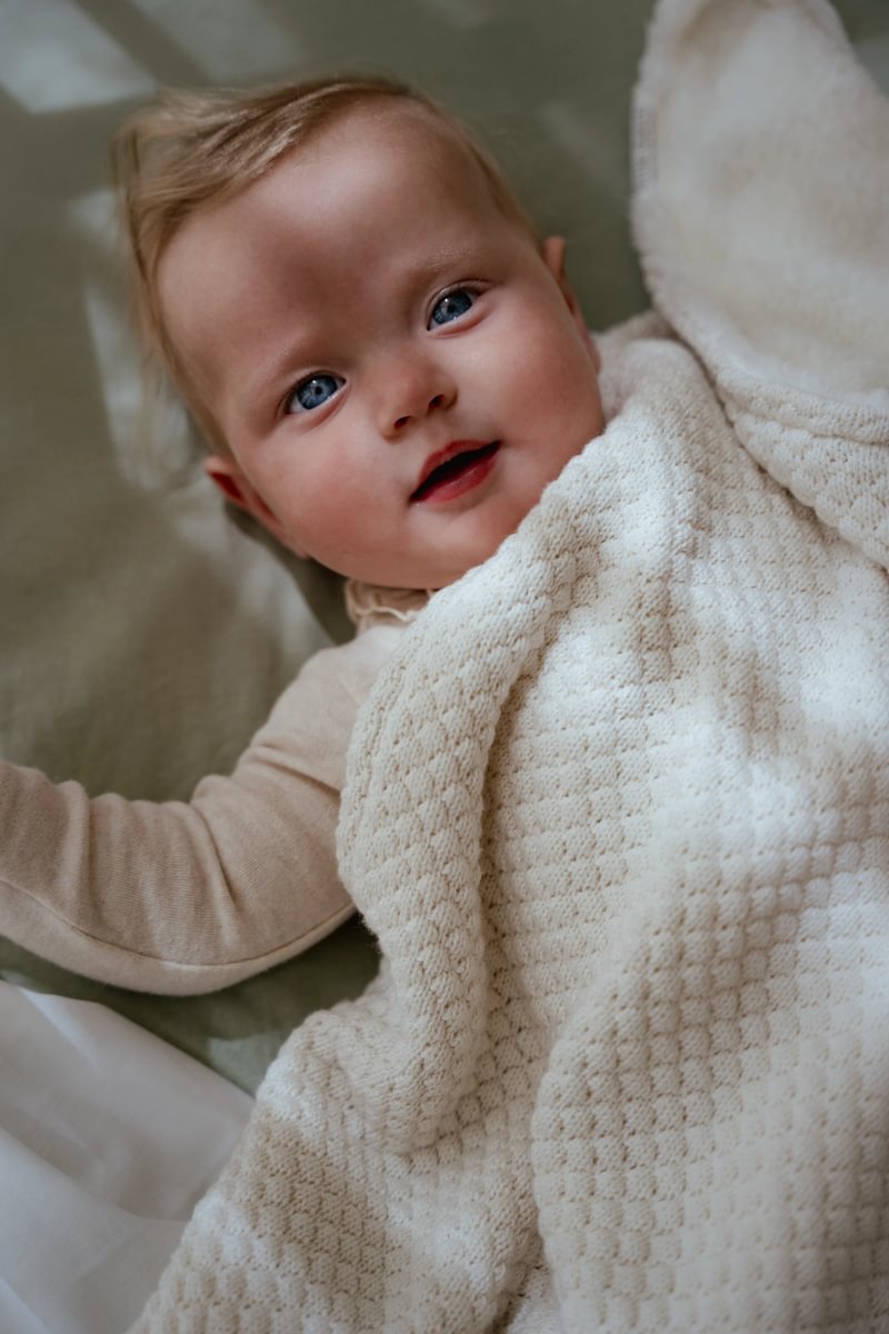 Little Dutch vaikiškos lovelės megztas pledas „Pure Soft White“ 110×140 cm - Image 3