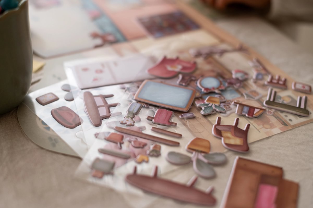 Little Dutch daugkartinio naudojimo lipdukų knygelė „Rosa ir draugai“ - Image 4