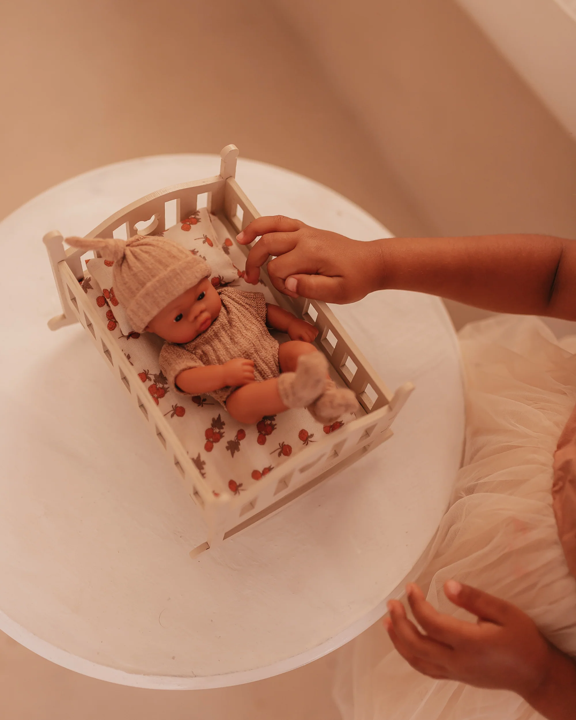 Mrs Ertha lėlytė su lovele Julie Raspberry Bunchs - Image 2