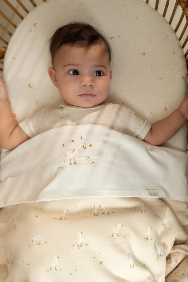 Little Dutch lovelės paklodė su guma „Mėnulis ir žvaigždės“ 60x 120 cm - Image 3